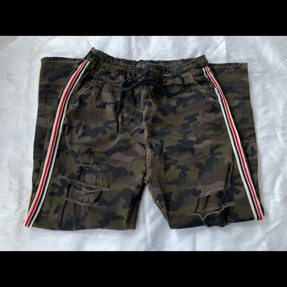 Straight leg camo ripped pants